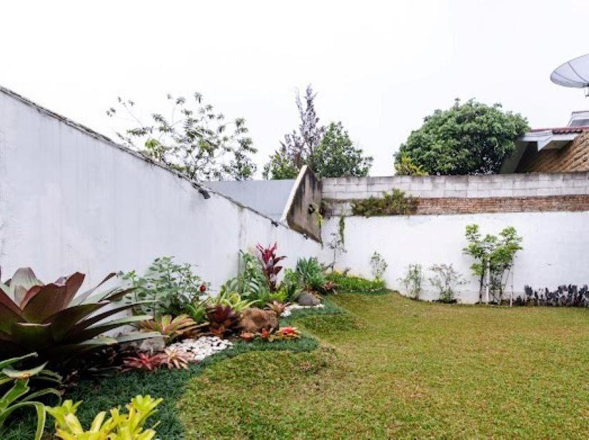 Stylish Villa At Green Apple U 35A Cipanas Puncak Sindanglaya Exteriör bild