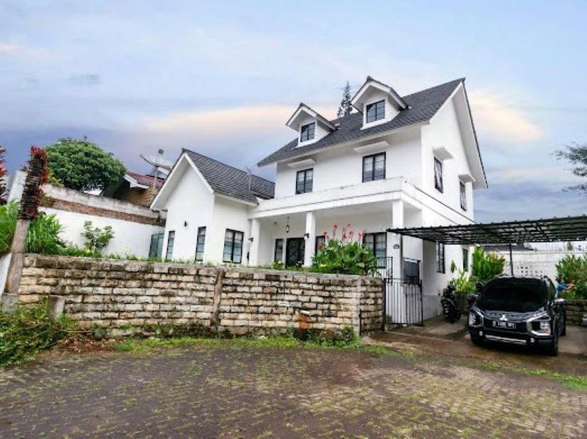 Stylish Villa At Green Apple U 35A Cipanas Puncak Sindanglaya Exteriör bild